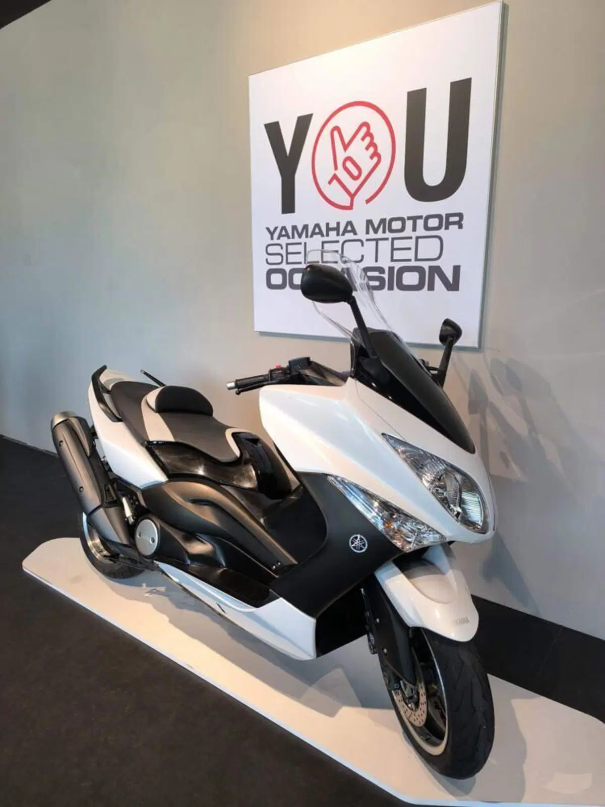 Yamaha T-Max 500 White Max (2010 - 11) (2)