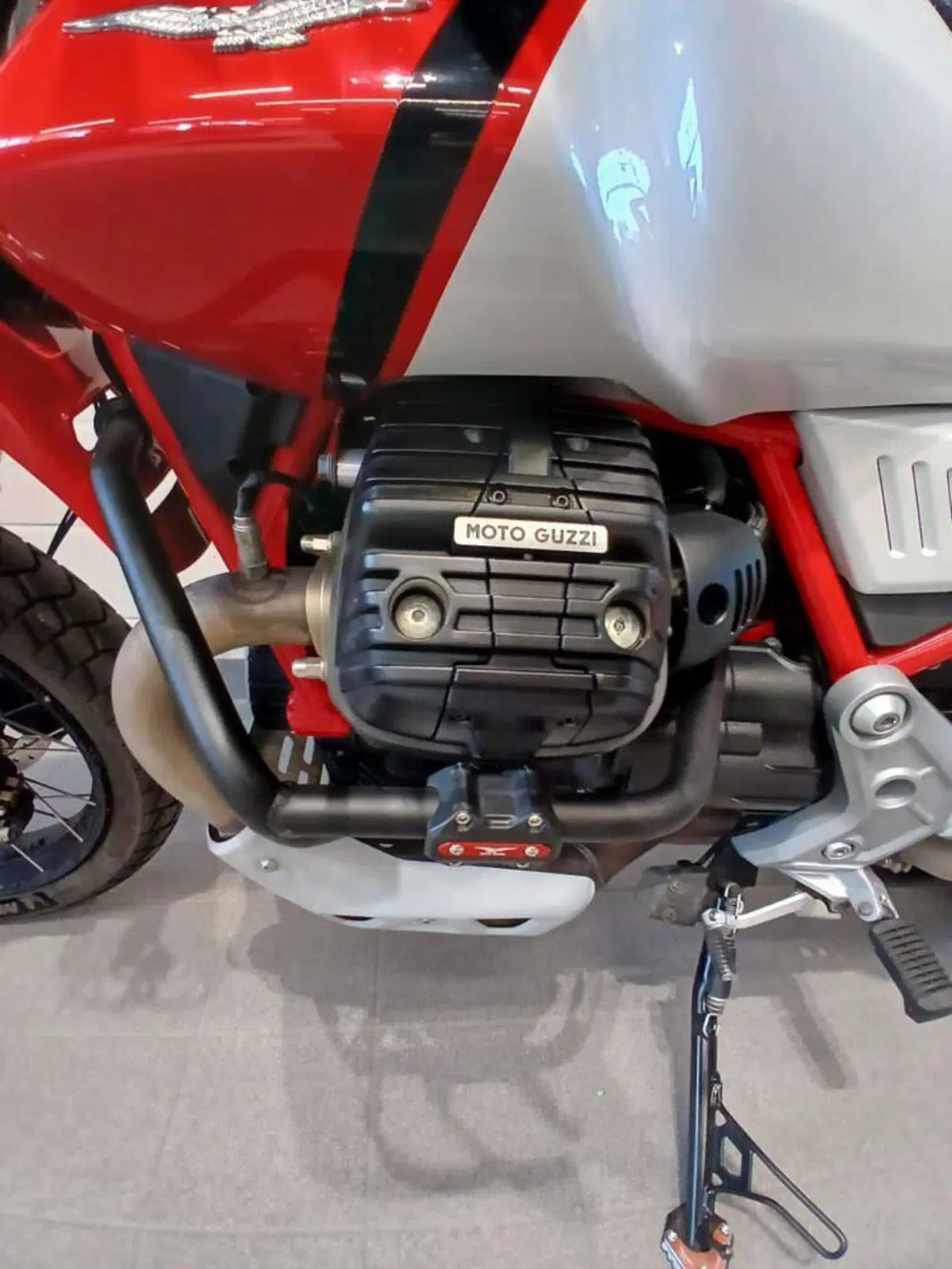 Moto Guzzi V85 TT (2021 - 23) (5)