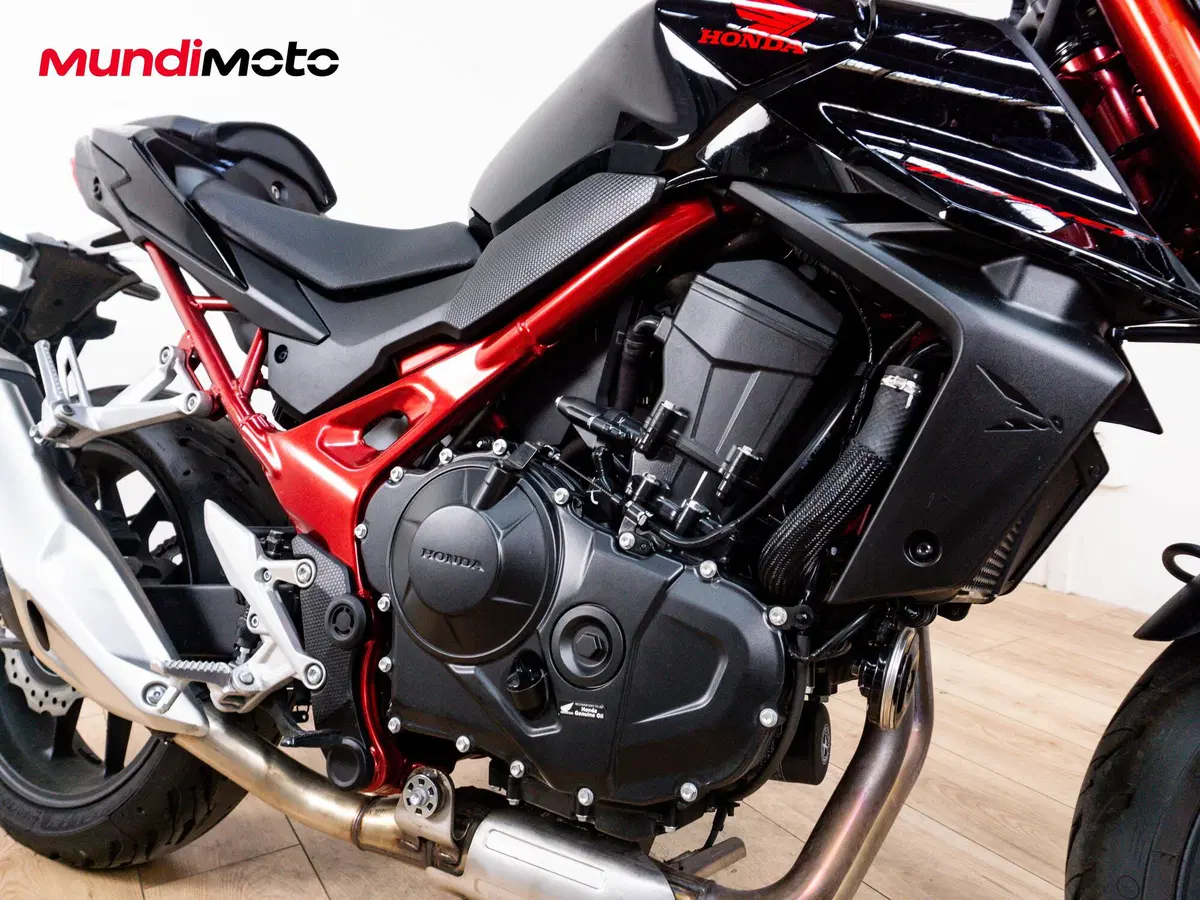 Honda CB 750 Hornet (2025) (5)