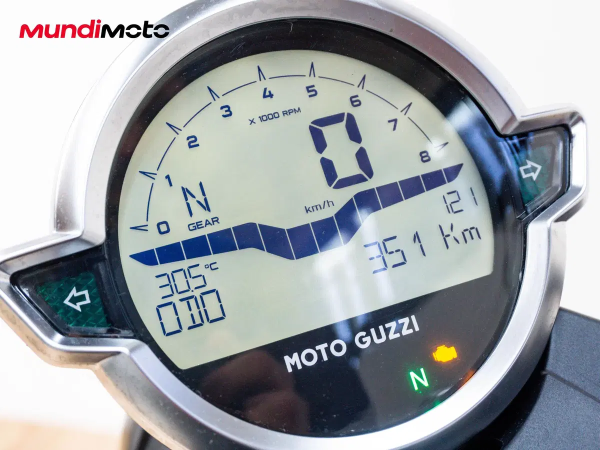 Moto Guzzi V9 Bobber Centenario (2021 - 22) (12)