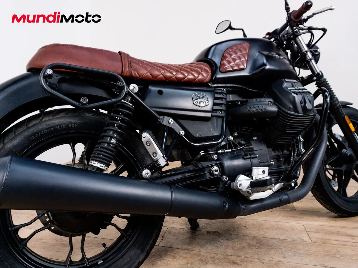Moto Guzzi V7 III Stone (2017 - 20) (3)