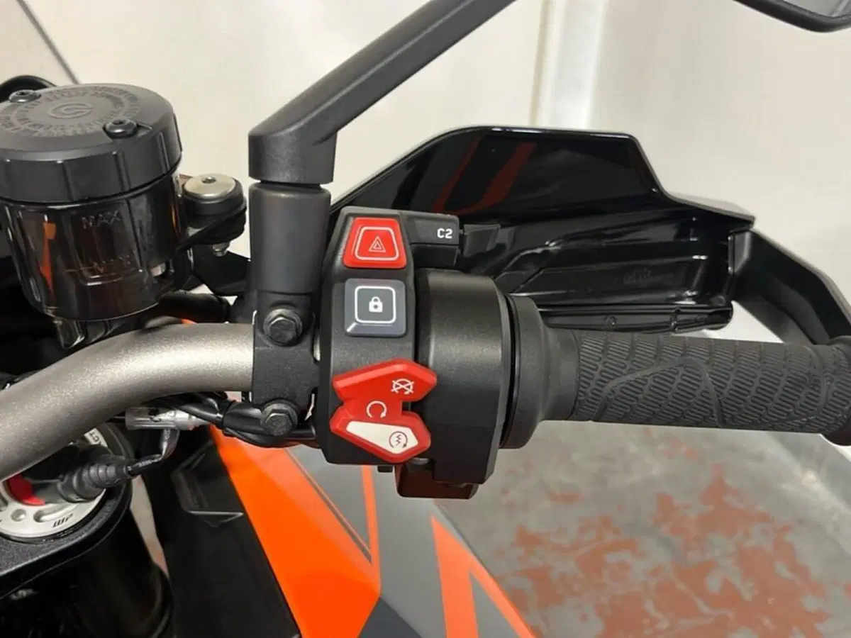 KTM 1290 Super Duke GT (2022 - 25) (11)