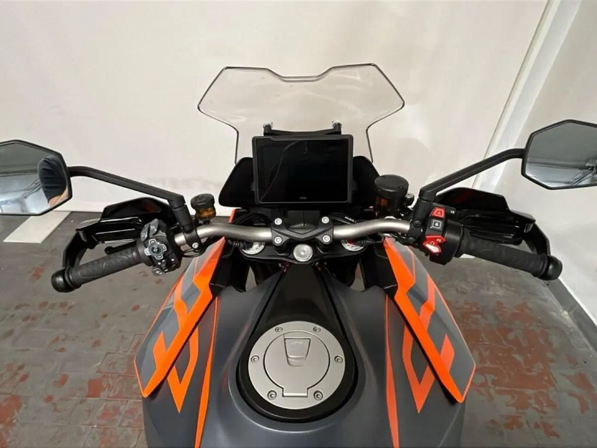 KTM 1290 Super Duke GT (2022 - 25) (12)