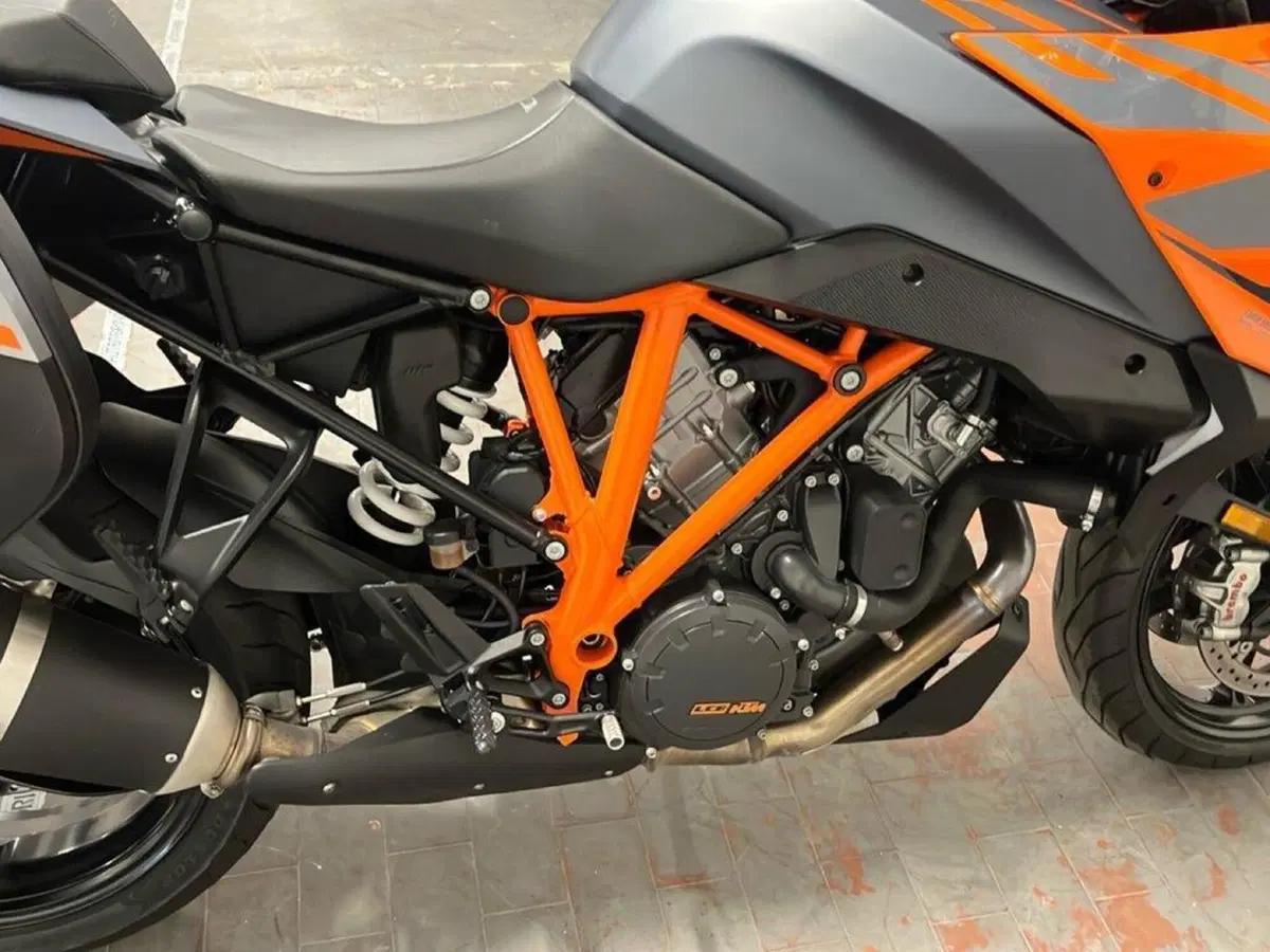 KTM 1290 Super Duke GT (2022 - 25) (15)