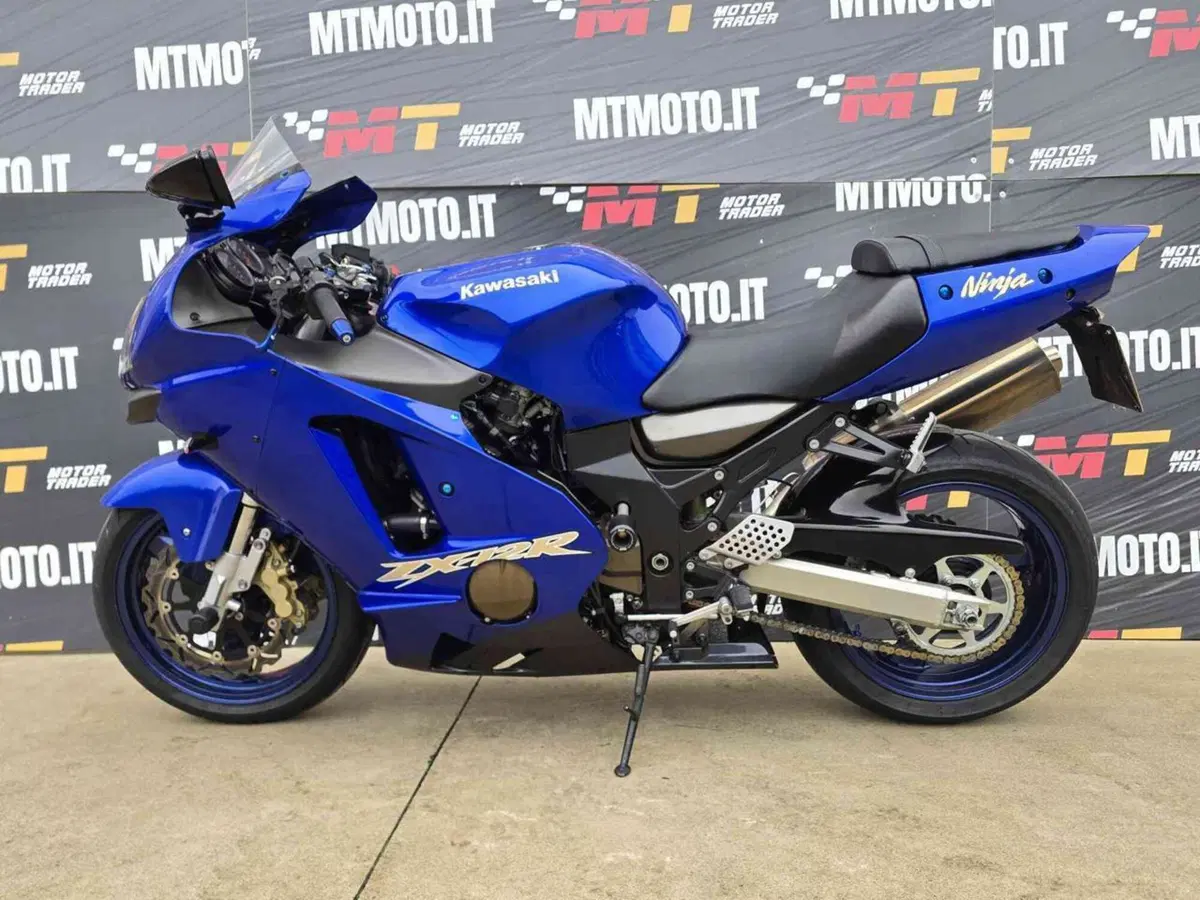 Kawasaki Ninja 1200 ZX-12R (2000 - 06) (2)