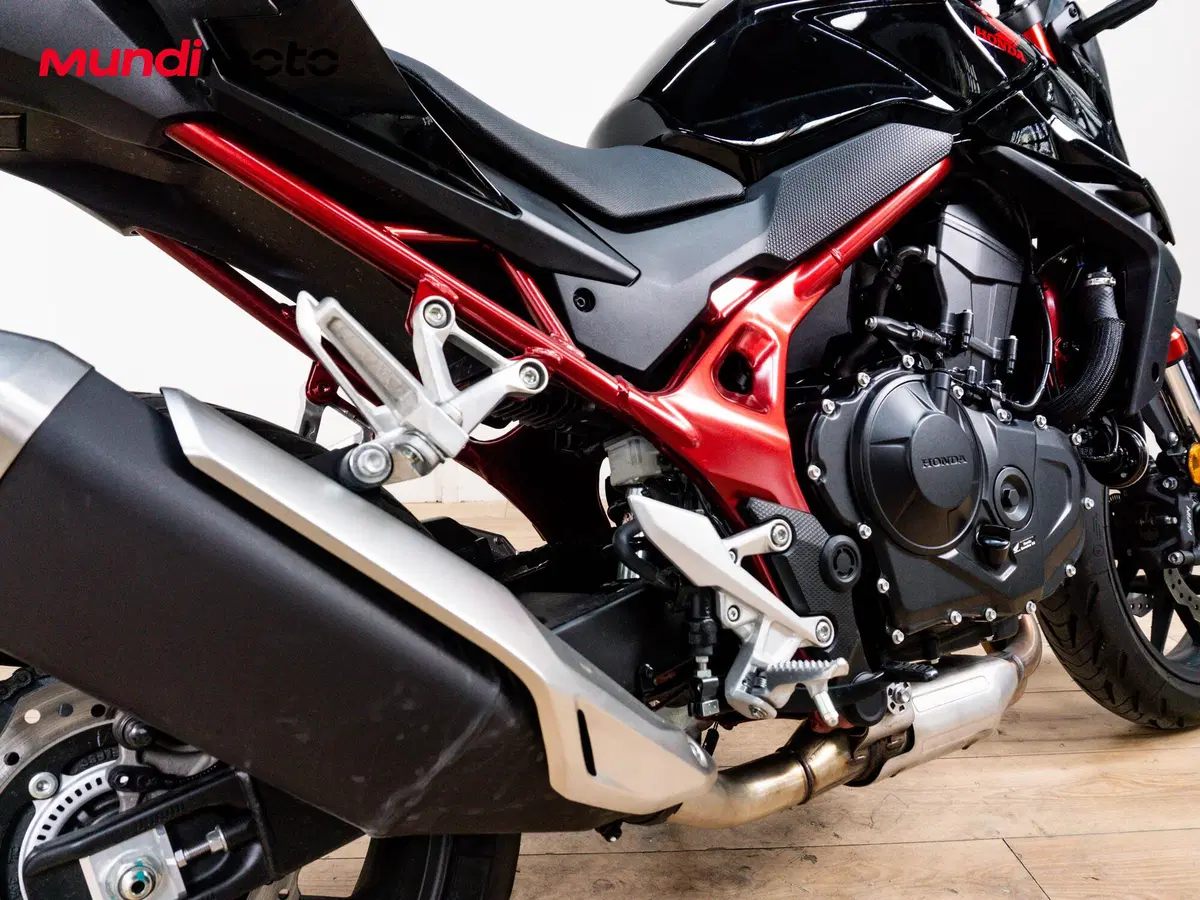 Honda CB 750 Hornet (2025) (4)