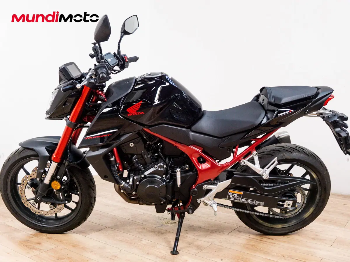 Honda CB 750 Hornet (2025) (6)
