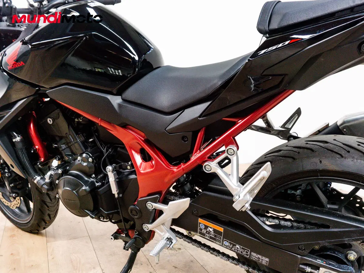 Honda CB 750 Hornet (2025) (10)