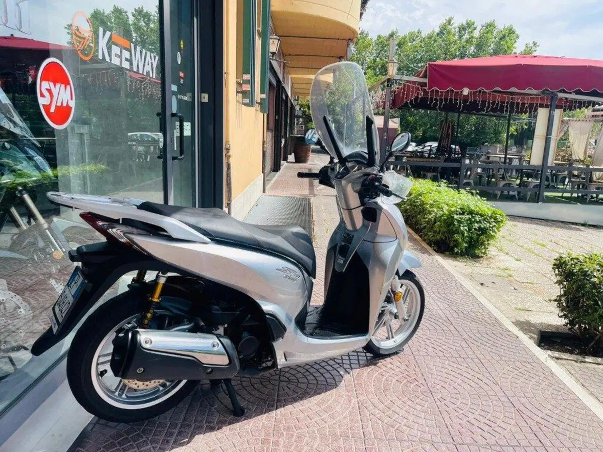 Honda SH 300 i ABS (2016 - 20) (6)