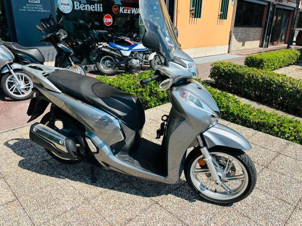 Honda SH 300 i ABS (2016 - 20) (2)