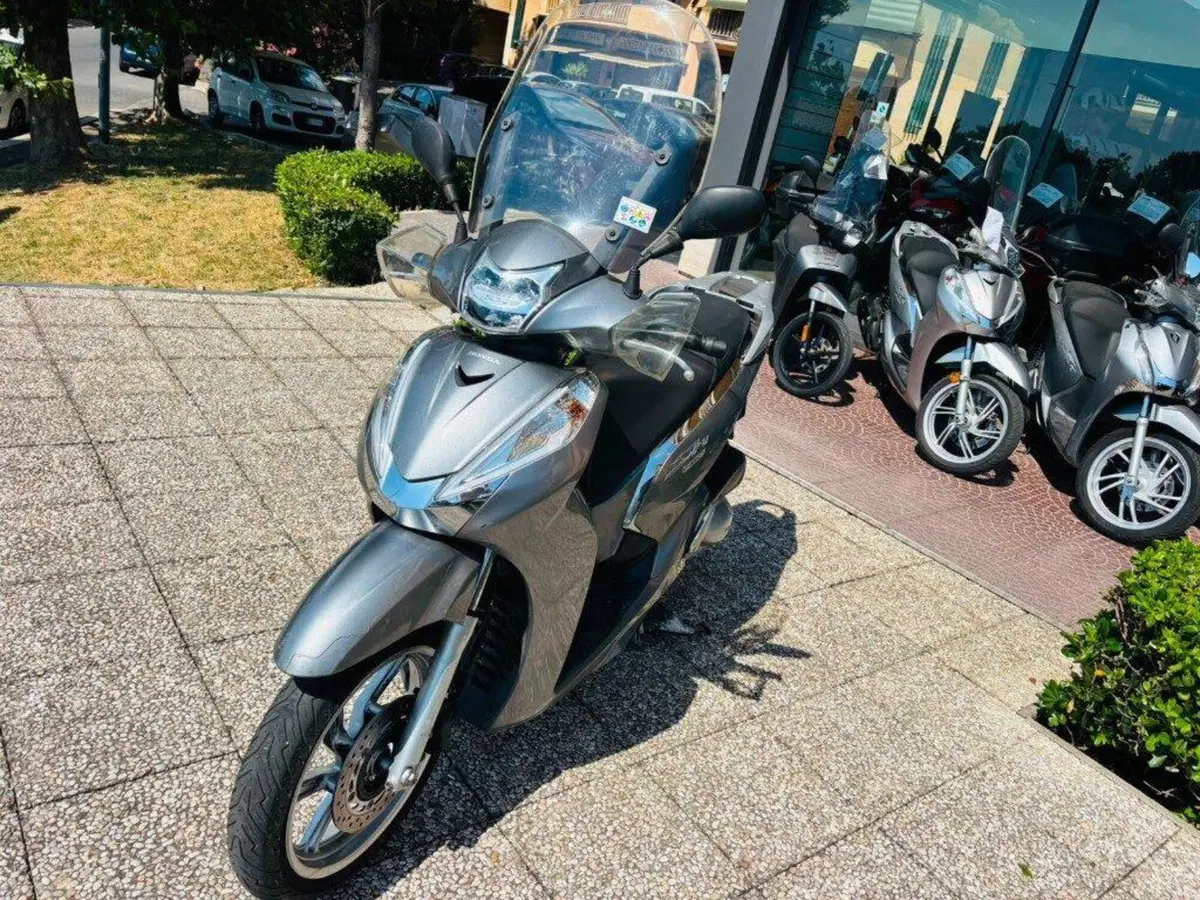 Honda SH 300 i ABS (2016 - 20) (7)