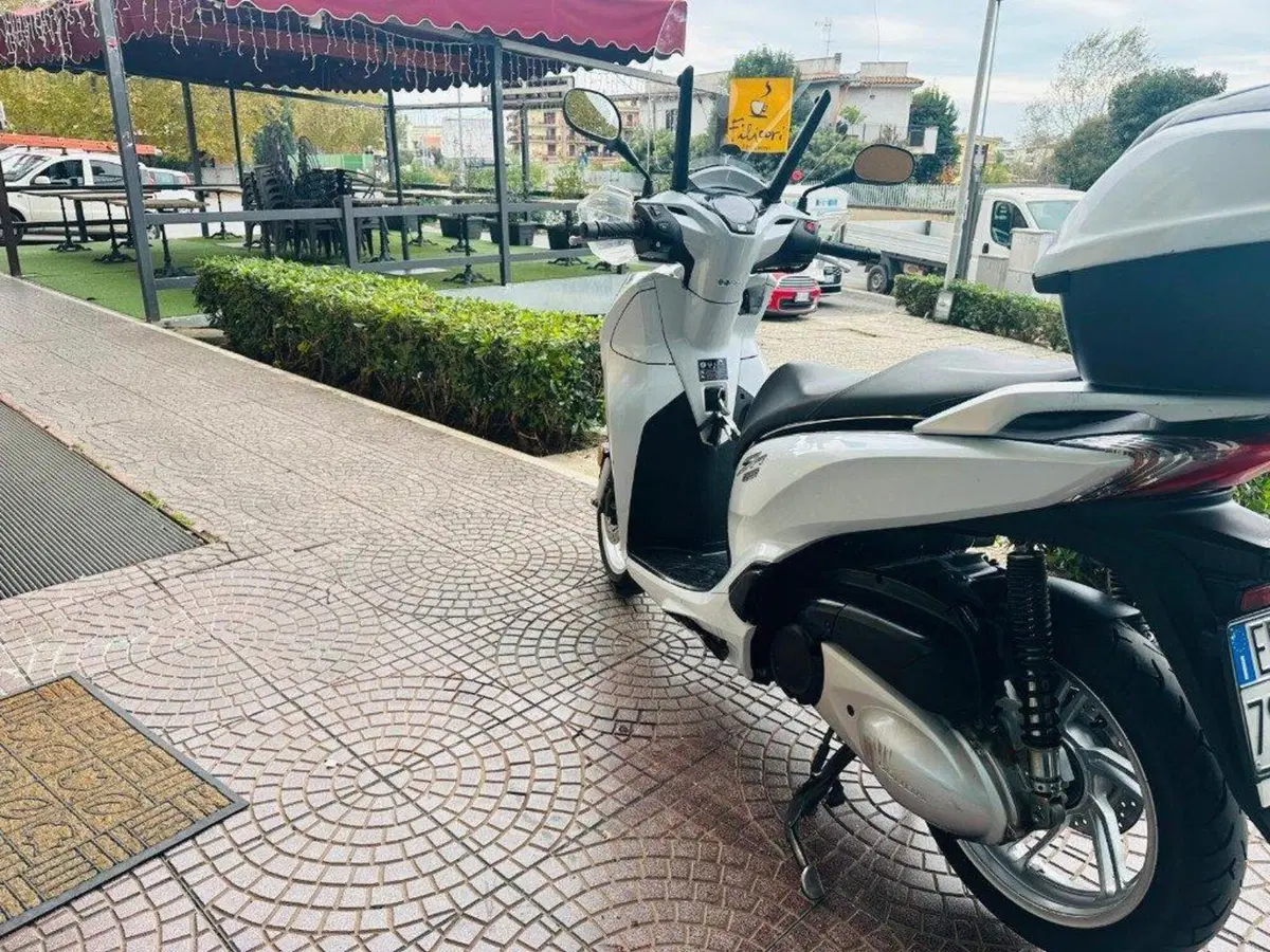 Honda SH 300 i ABS (2016 - 20) (10)