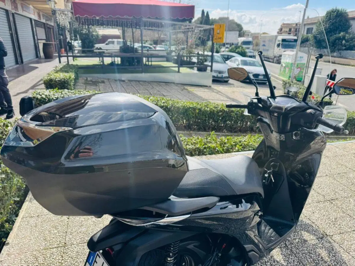 Honda SH 150i (2024 - 25) (2)