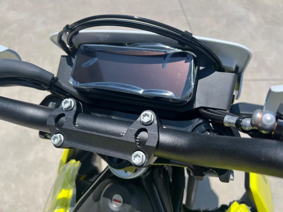 Husqvarna 701 Supermoto (2026) (4)