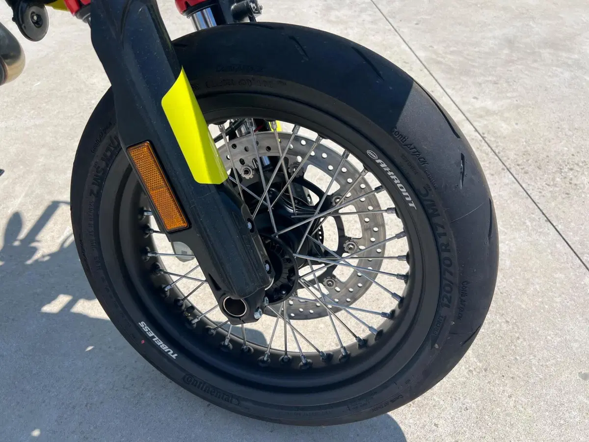 Husqvarna 701 Supermoto (2026) (5)