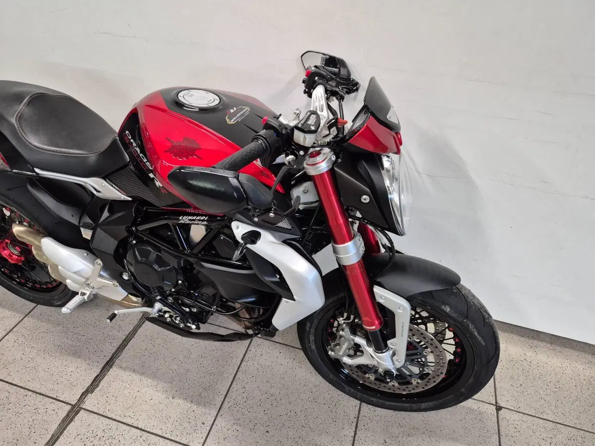 MV Agusta Dragster 800 RR (2015 - 17) (2)