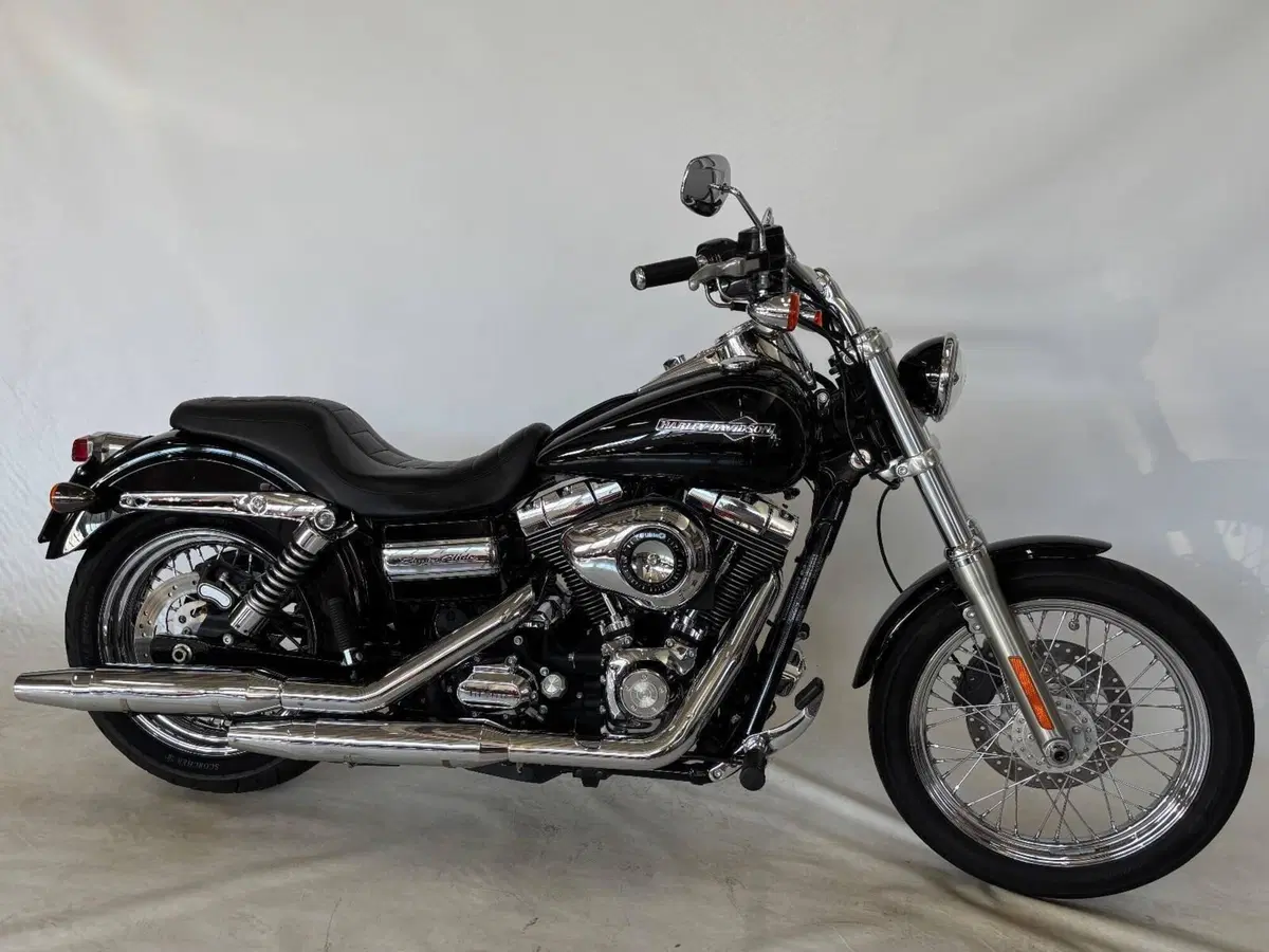 Harley-Davidson 1584 Super Glide Custom (2008 - 13) - FXDC (4)