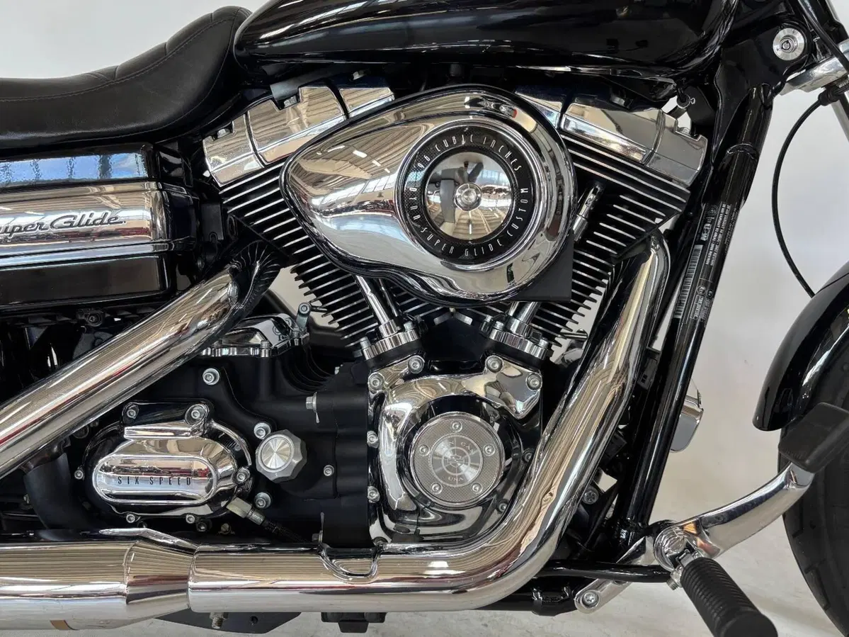 Harley-Davidson 1584 Super Glide Custom (2008 - 13) - FXDC (3)