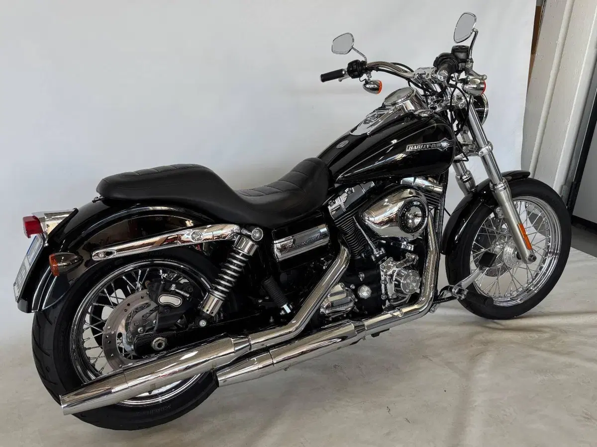 Harley-Davidson 1584 Super Glide Custom (2008 - 13) - FXDC (5)