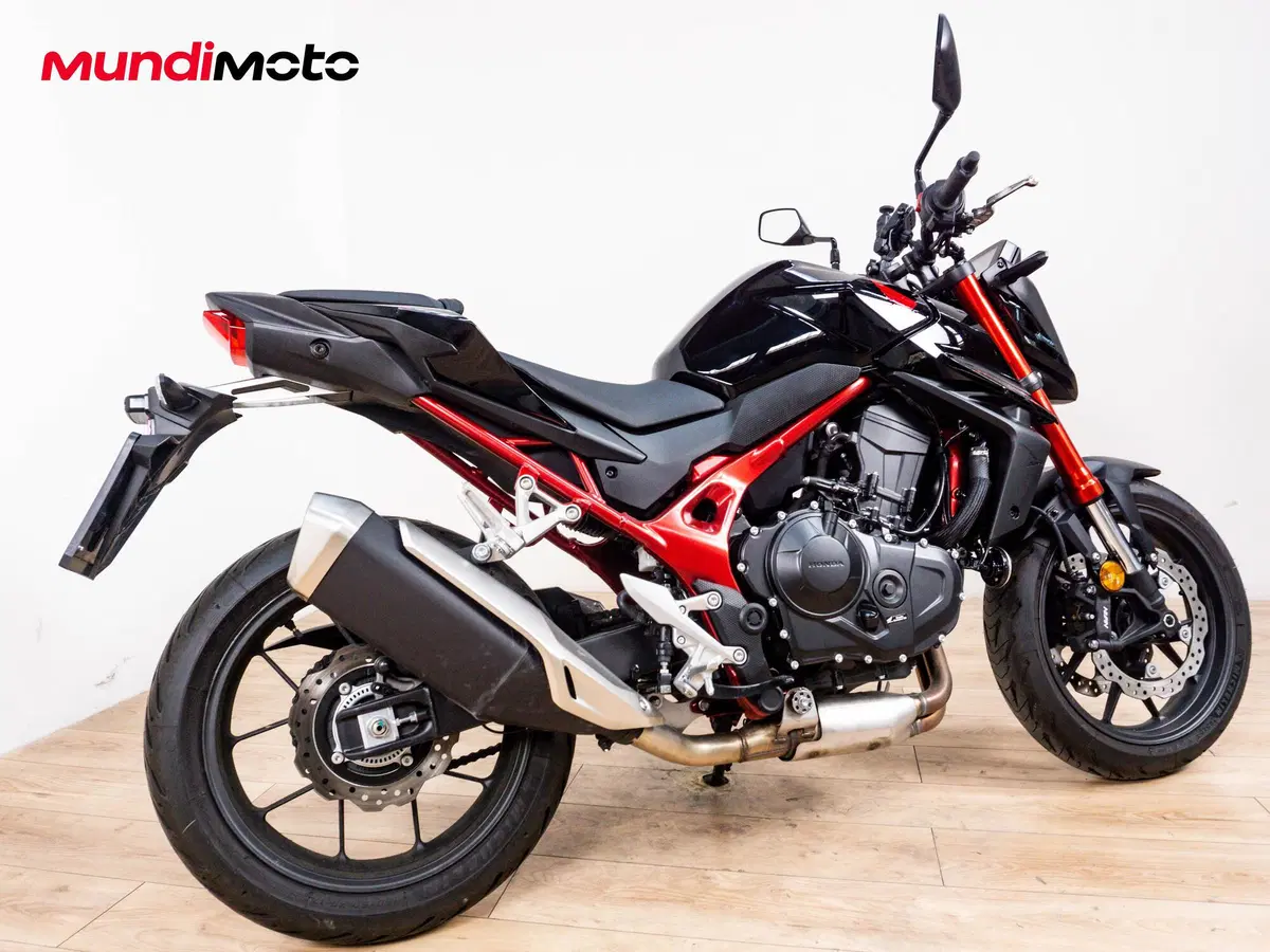 Honda CB 750 Hornet (2025) (3)