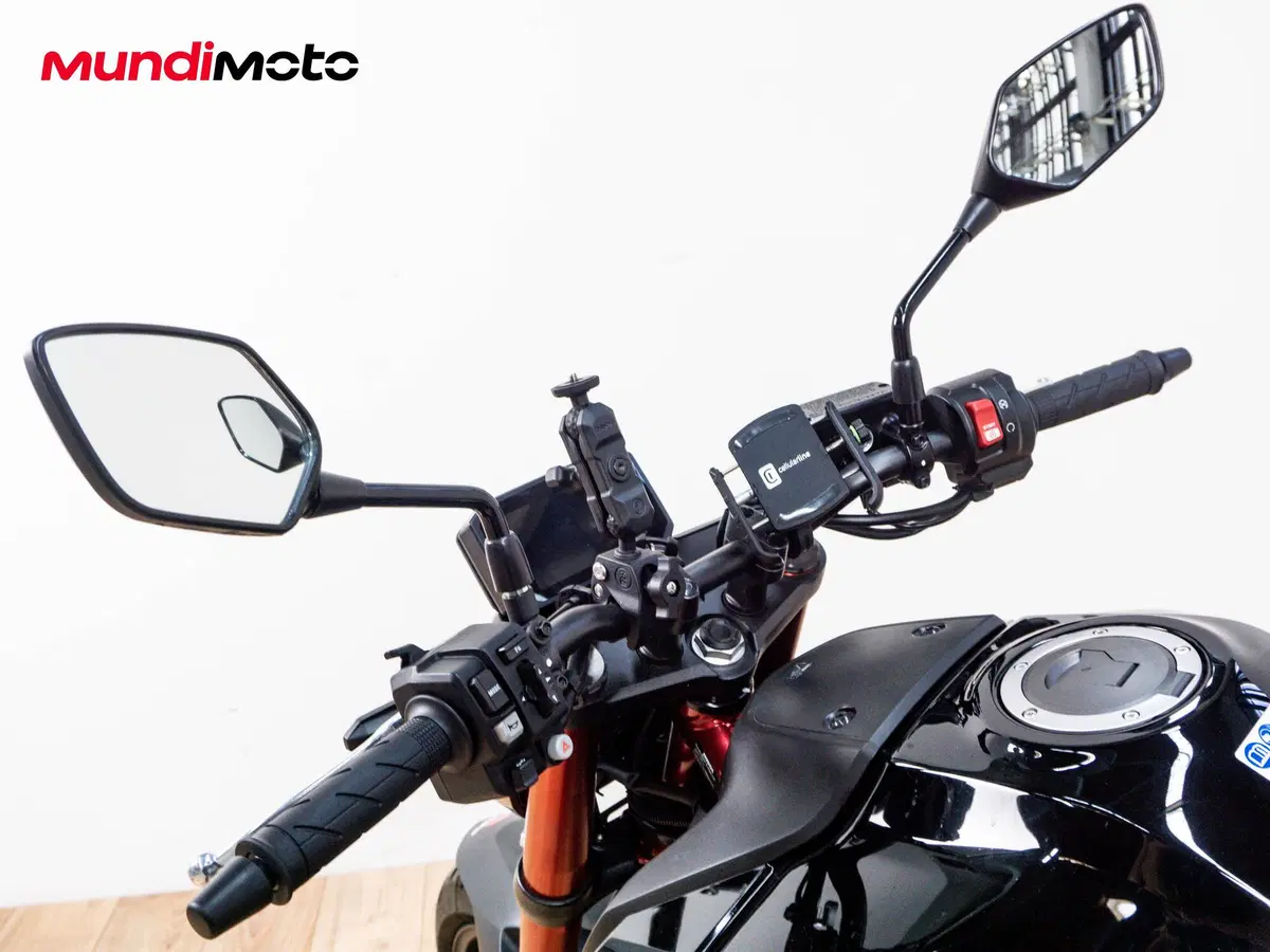 Honda CB 750 Hornet (2025) (11)