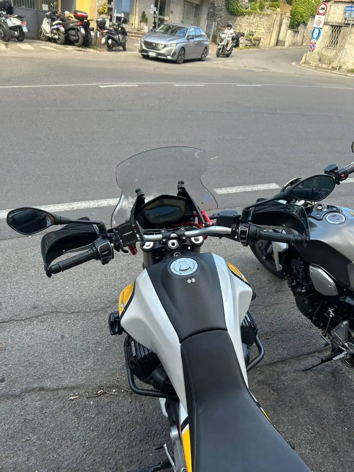 Moto Guzzi V85 TT (2019 - 20) (4)
