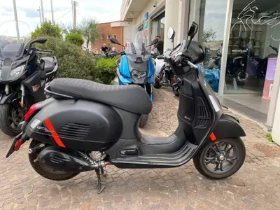 Vespa GTS 300 Super Sport (2023 - 24) usata