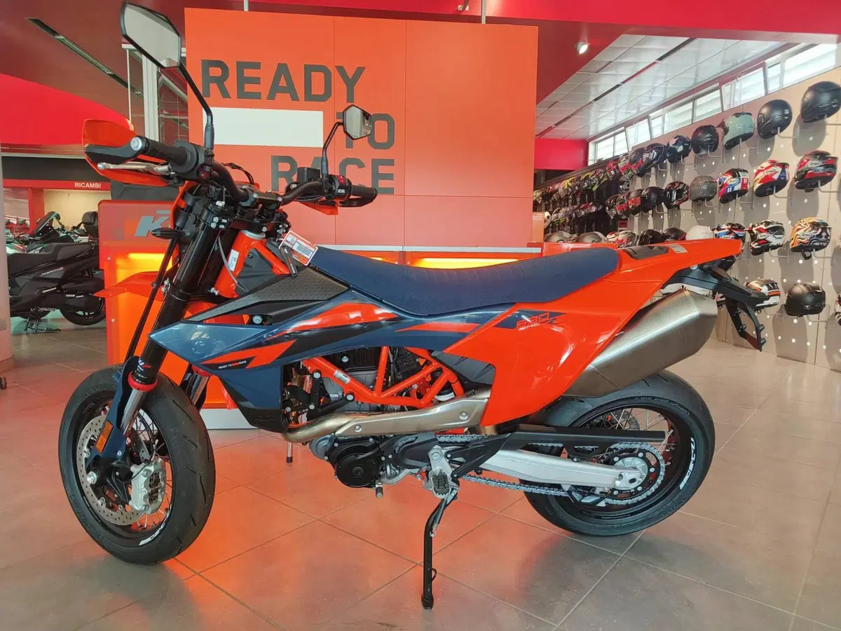 KTM 690 SMC R (2026) (2)