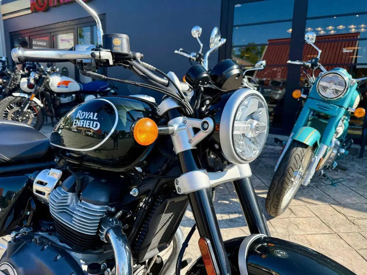 Royal Enfield Super Meteor 650 (2023 - 26) (6)