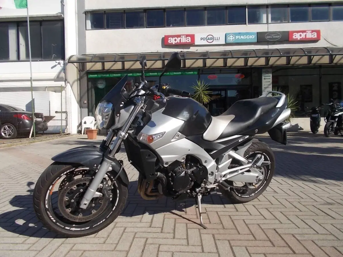 Suzuki GSR 600 (2006 - 11) (2)