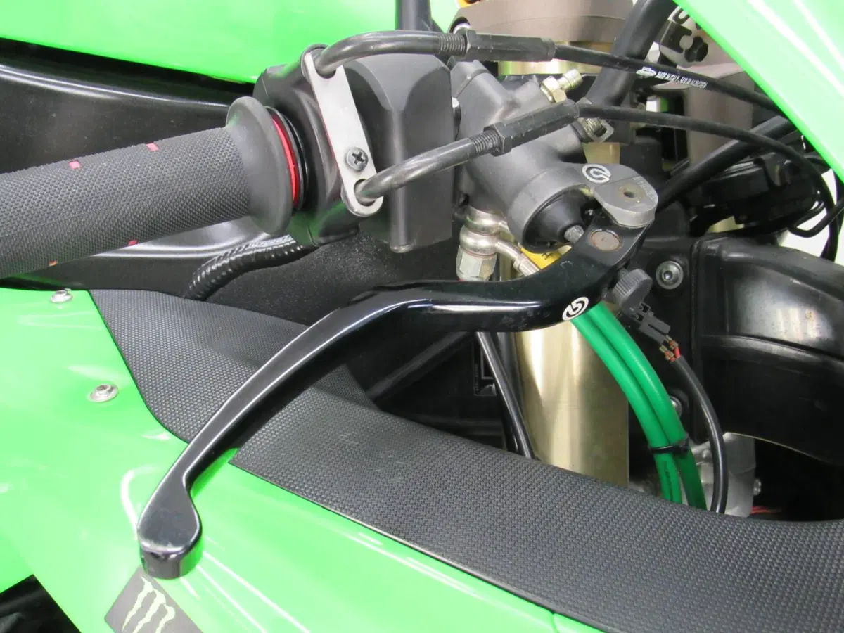 Kawasaki Ninja 1000 ZX-10R (2006 - 07) (12)
