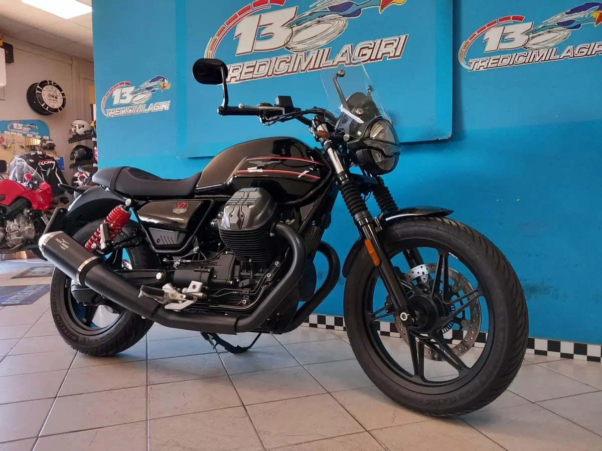 Moto Guzzi V7 Stone Special Edition (2022 - 25) (2)