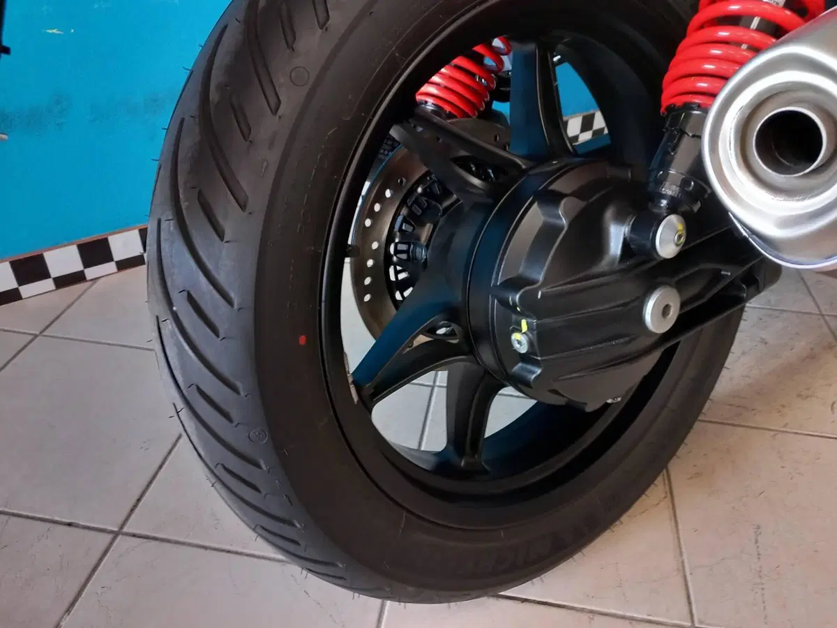 Moto Guzzi V7 Stone Special Edition (2022 - 25) (13)