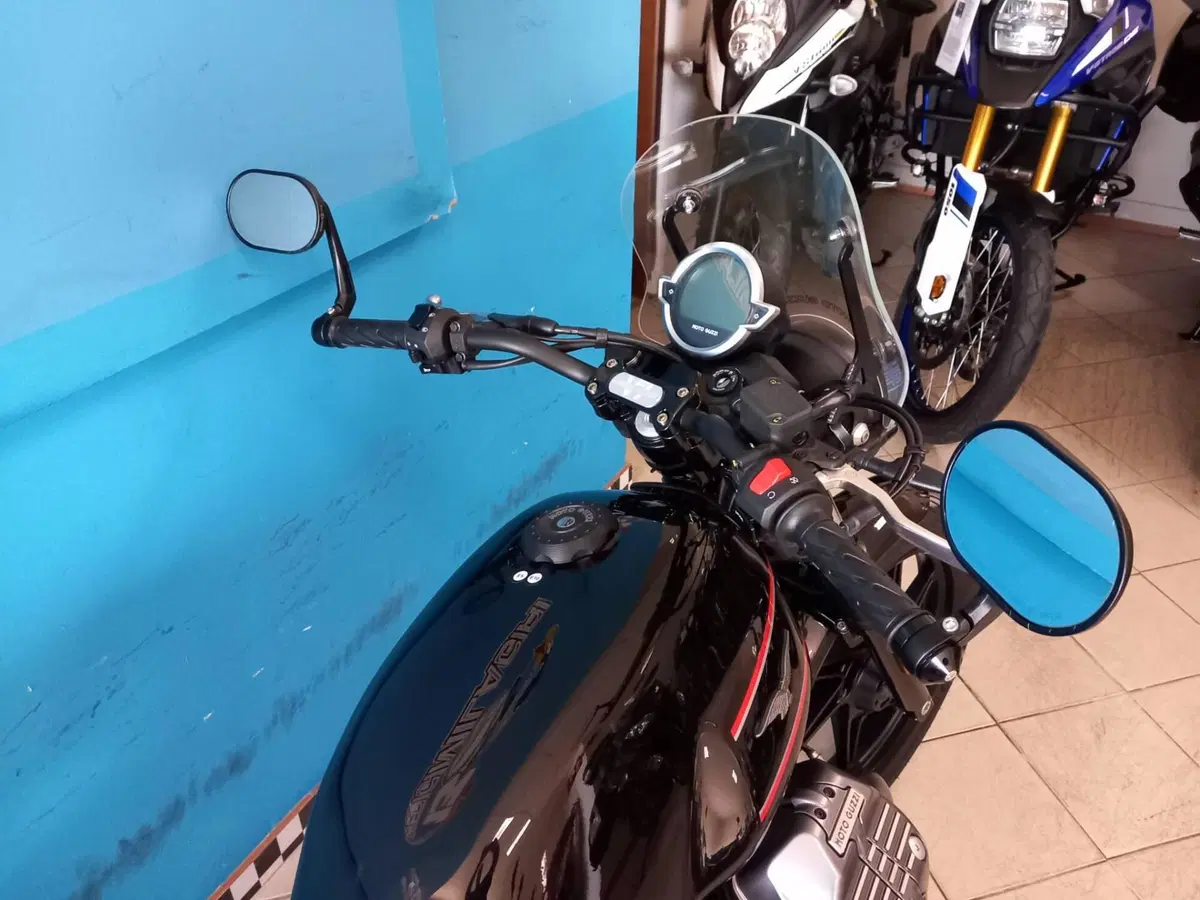 Moto Guzzi V7 Stone Special Edition (2022 - 25) (18)