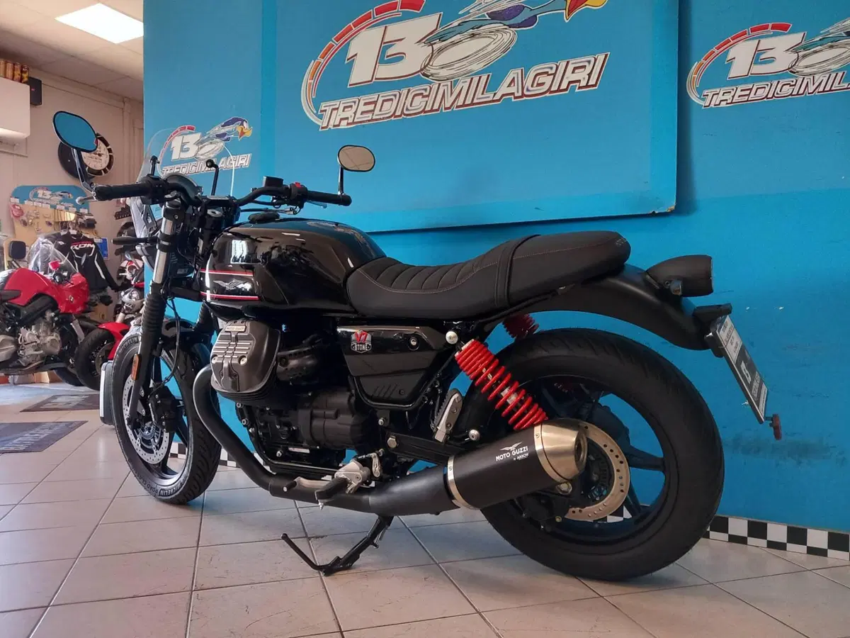 Moto Guzzi V7 Stone Special Edition (2022 - 25) (6)