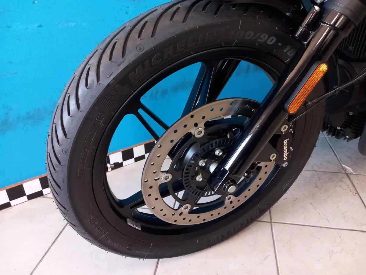 Moto Guzzi V7 Stone Special Edition (2022 - 25) (7)