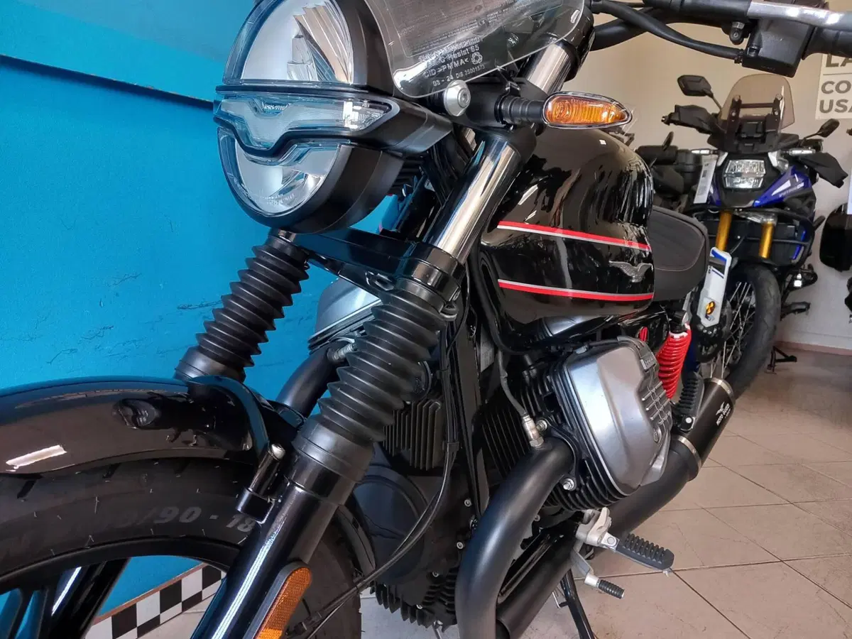 Moto Guzzi V7 Stone Special Edition (2022 - 25) (8)