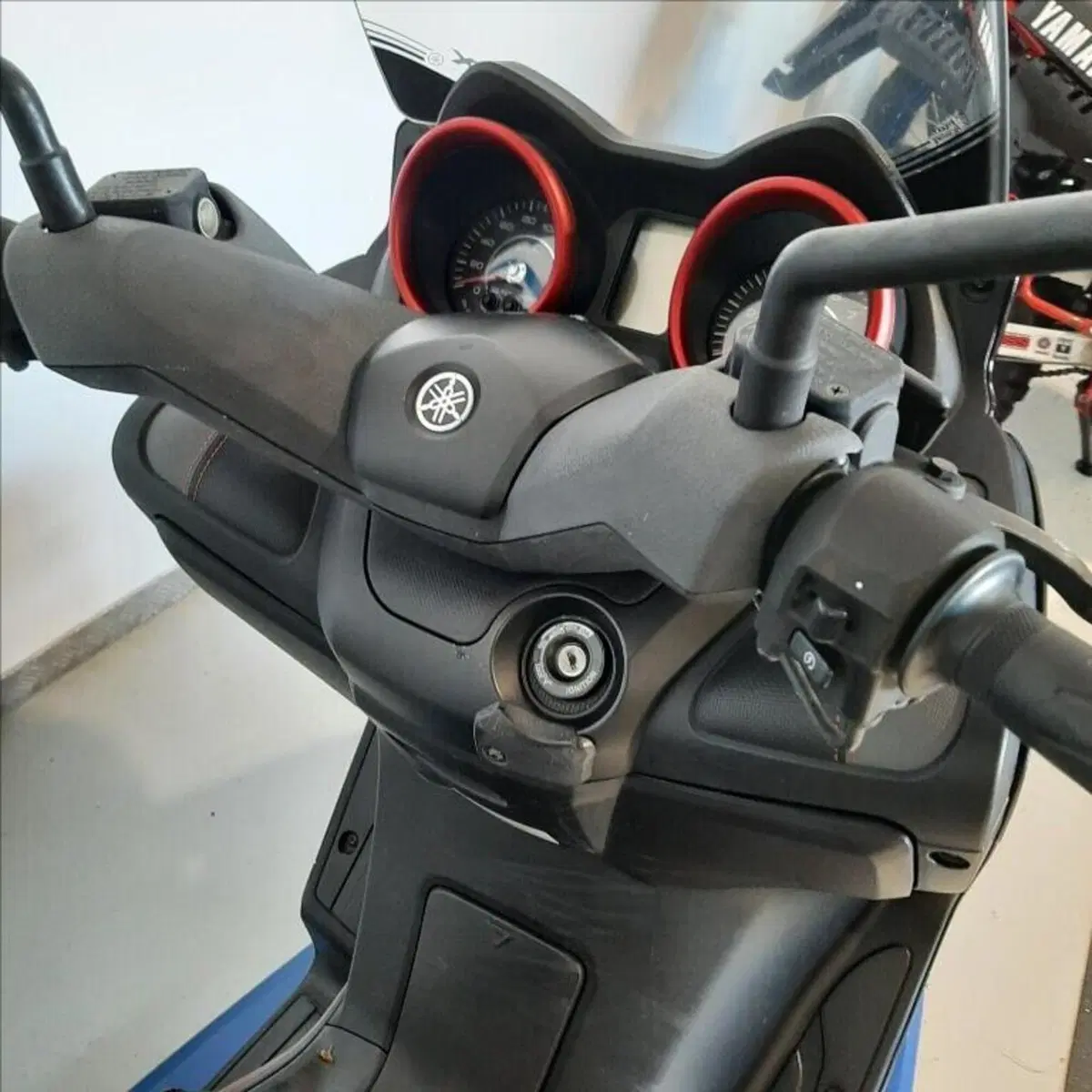 Yamaha X-Max 250 Sport (2011 - 13) (10)