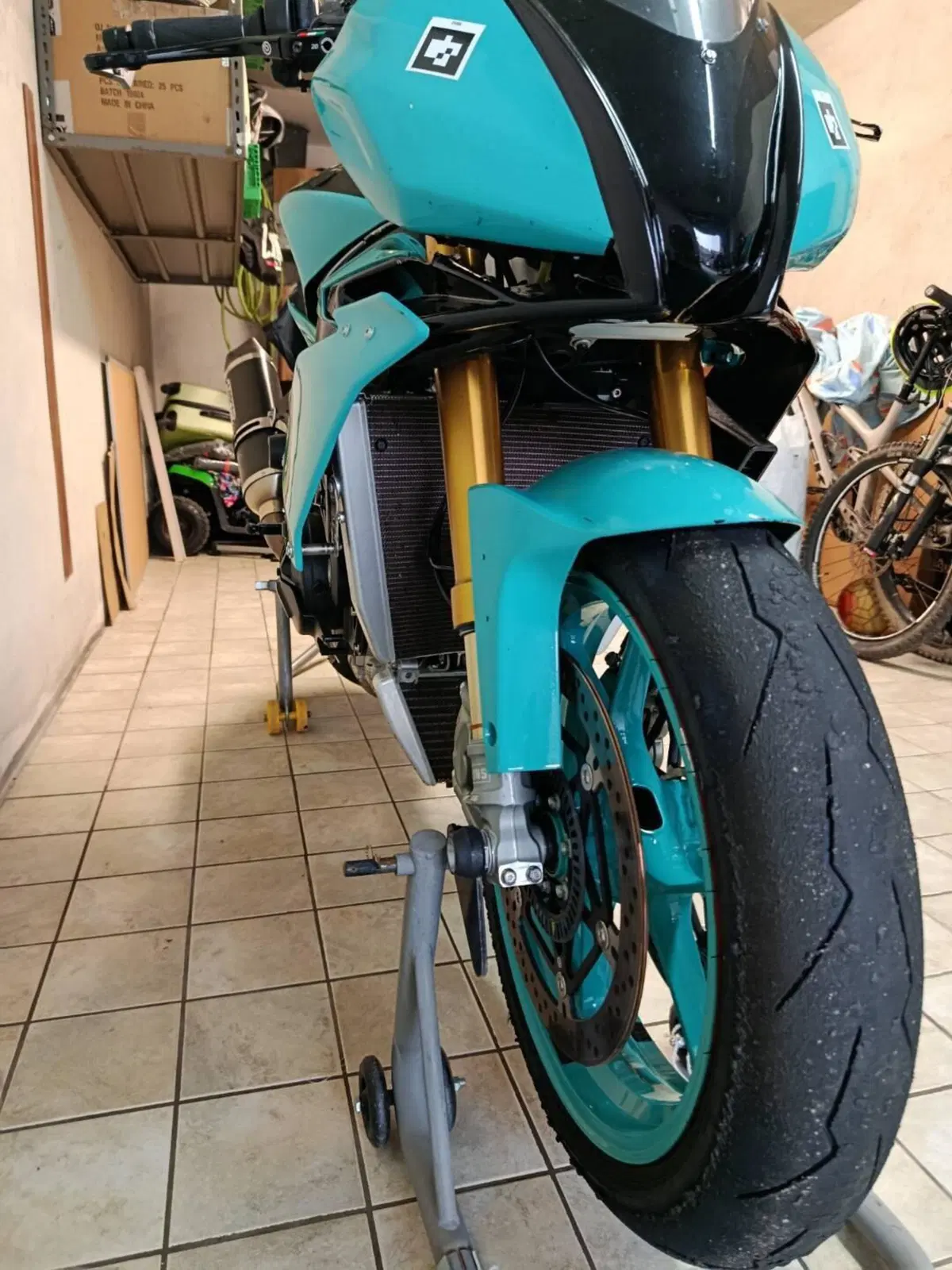 Aprilia Tuono V4 Factory (2015 - 17) (2)