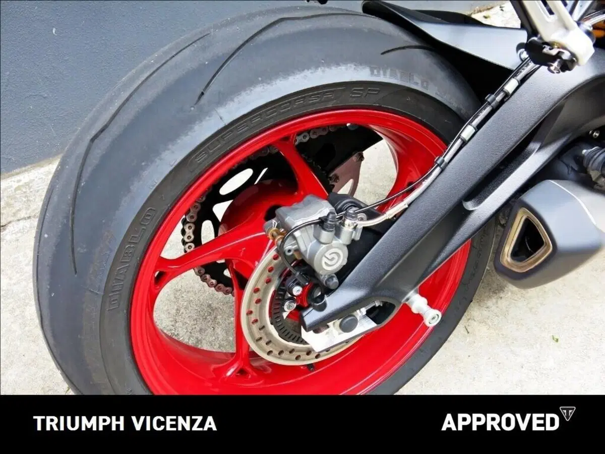 Triumph Street Triple 765 RX (2026) (8)