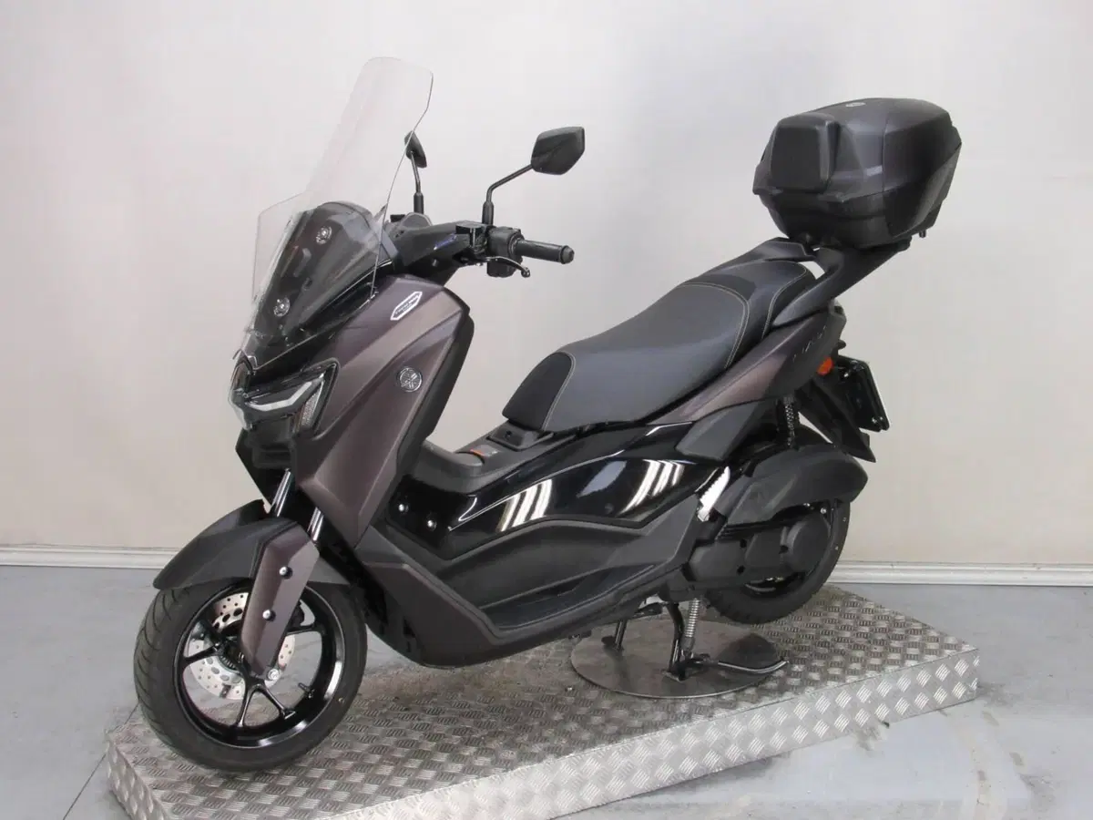 Yamaha N-Max 125 Tech Max (2025 - 26) (4)