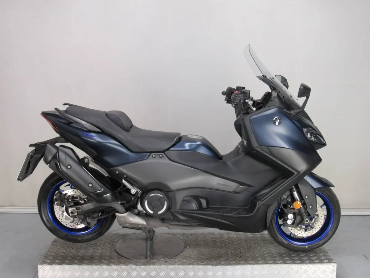 Yamaha T-Max 560 (2022 - 24) (2)