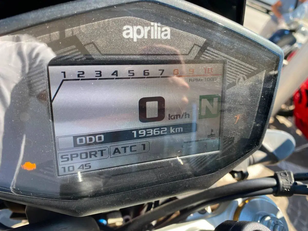 Aprilia Dorsoduro 900 (2017 - 20) (3)