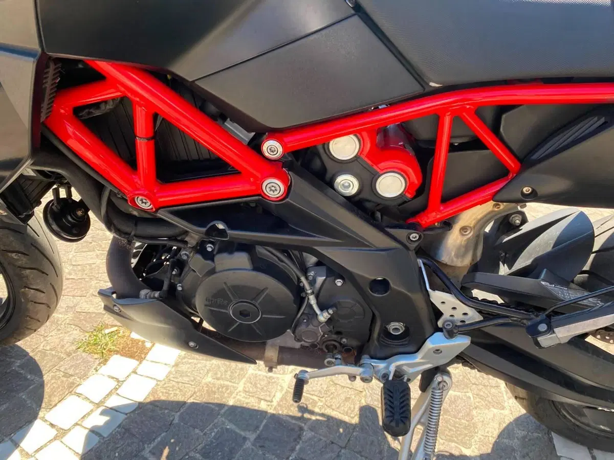 Aprilia Dorsoduro 900 (2017 - 20) (6)
