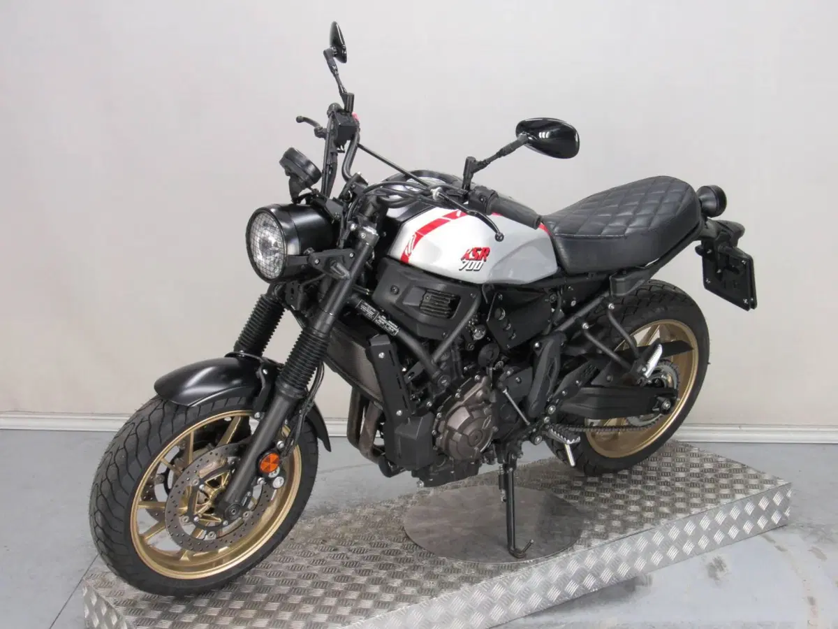 Yamaha XSR 700 XTribute (2022 - 24) (4)