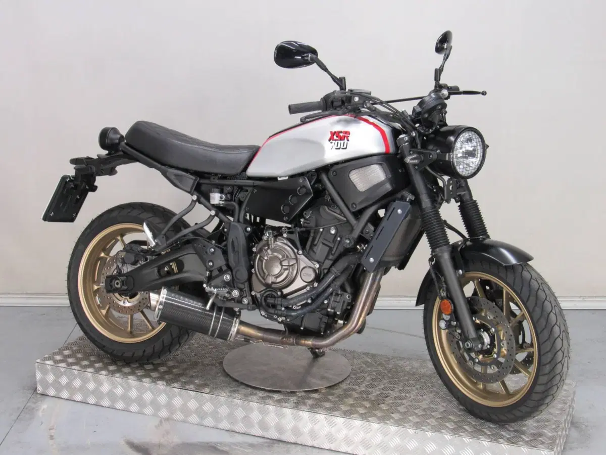 Yamaha XSR 700 XTribute (2022 - 24) (9)