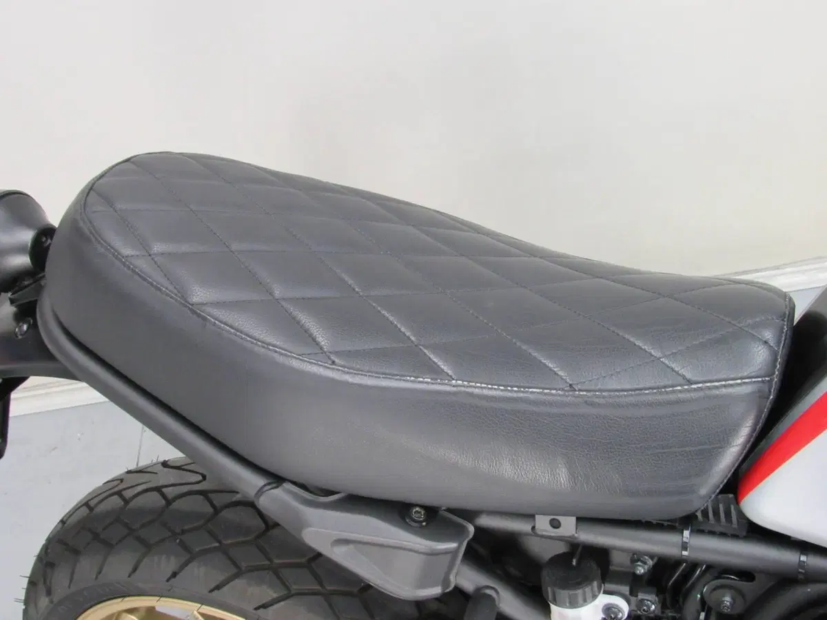 Yamaha XSR 700 XTribute (2022 - 24) (12)
