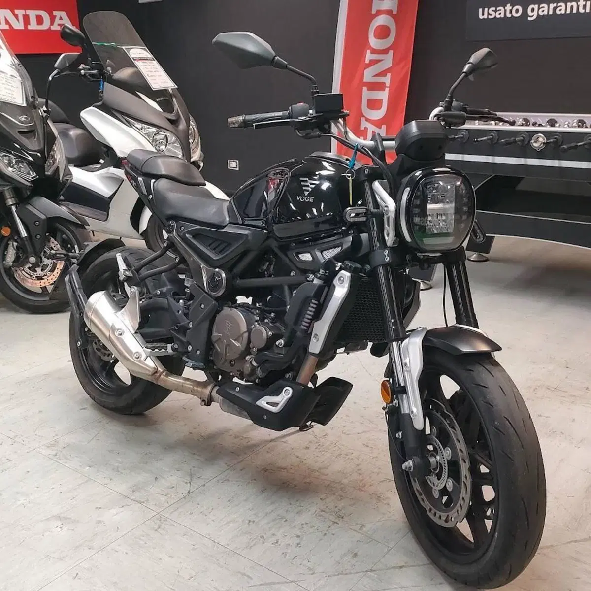 Voge Trofeo 300AC (2021 - 26) (2)