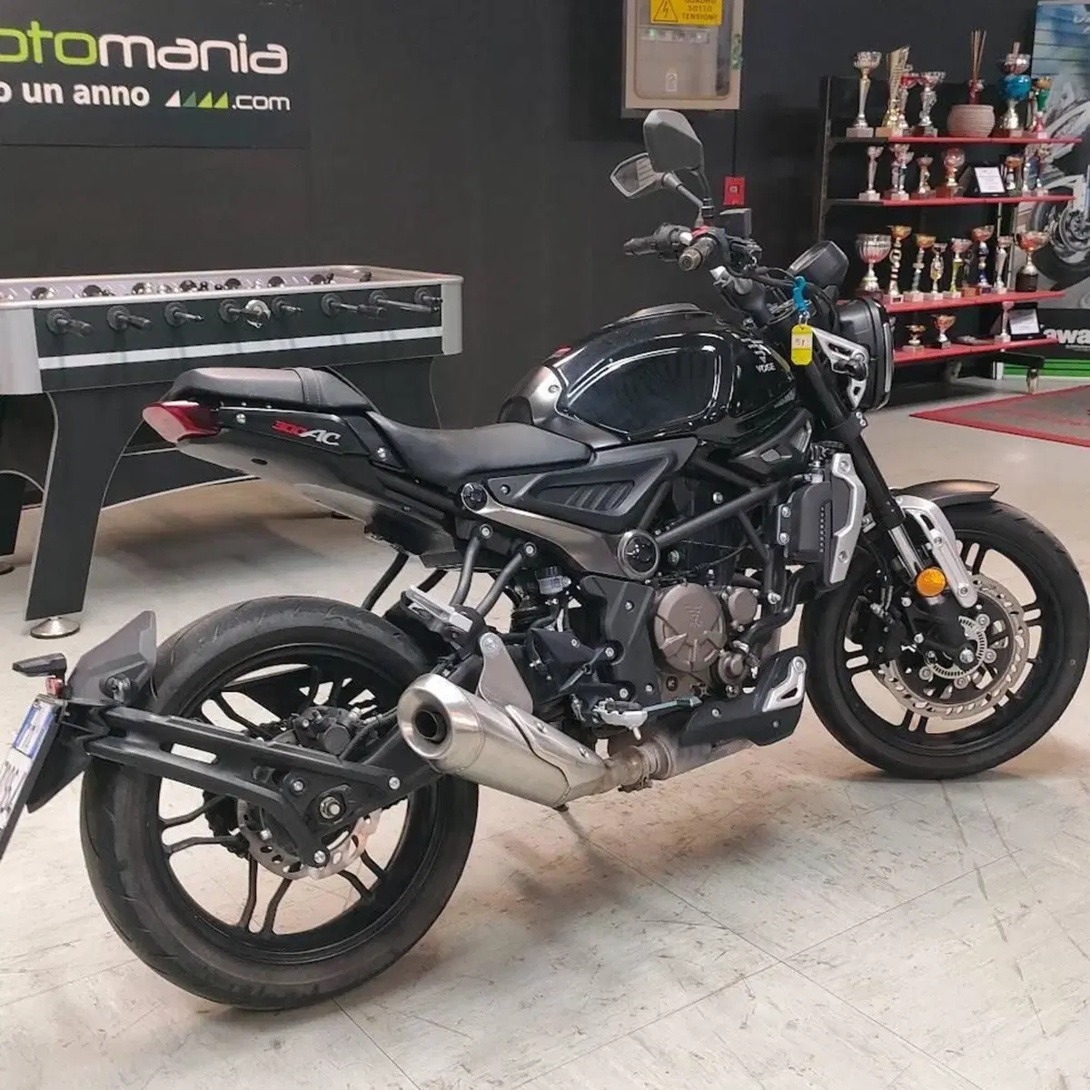 Voge Trofeo 300AC (2021 - 26) (3)