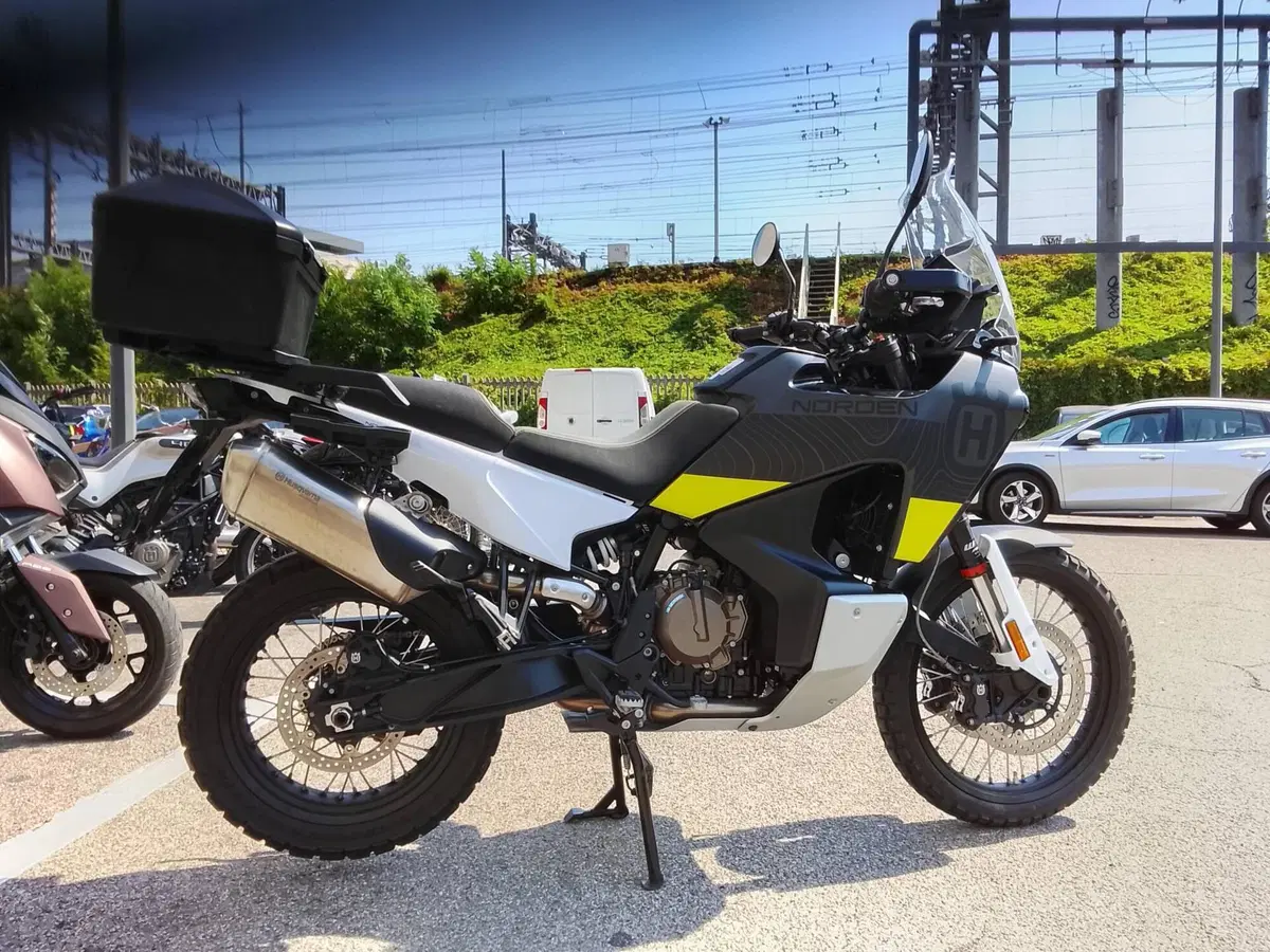 Husqvarna Norden 901 (2022 - 26) (2)